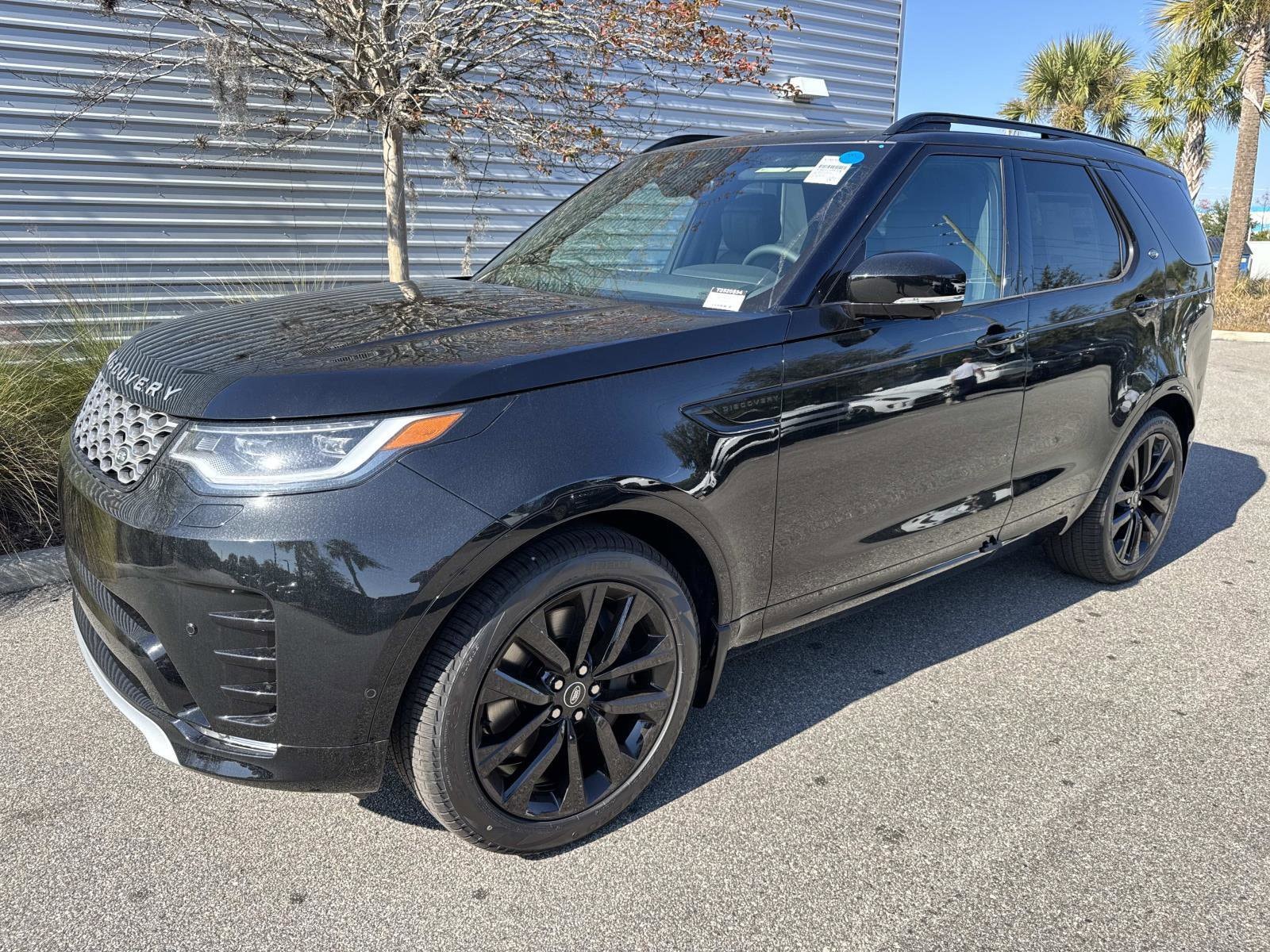 2026 Land Rover Discovery Gemini Edition's photo