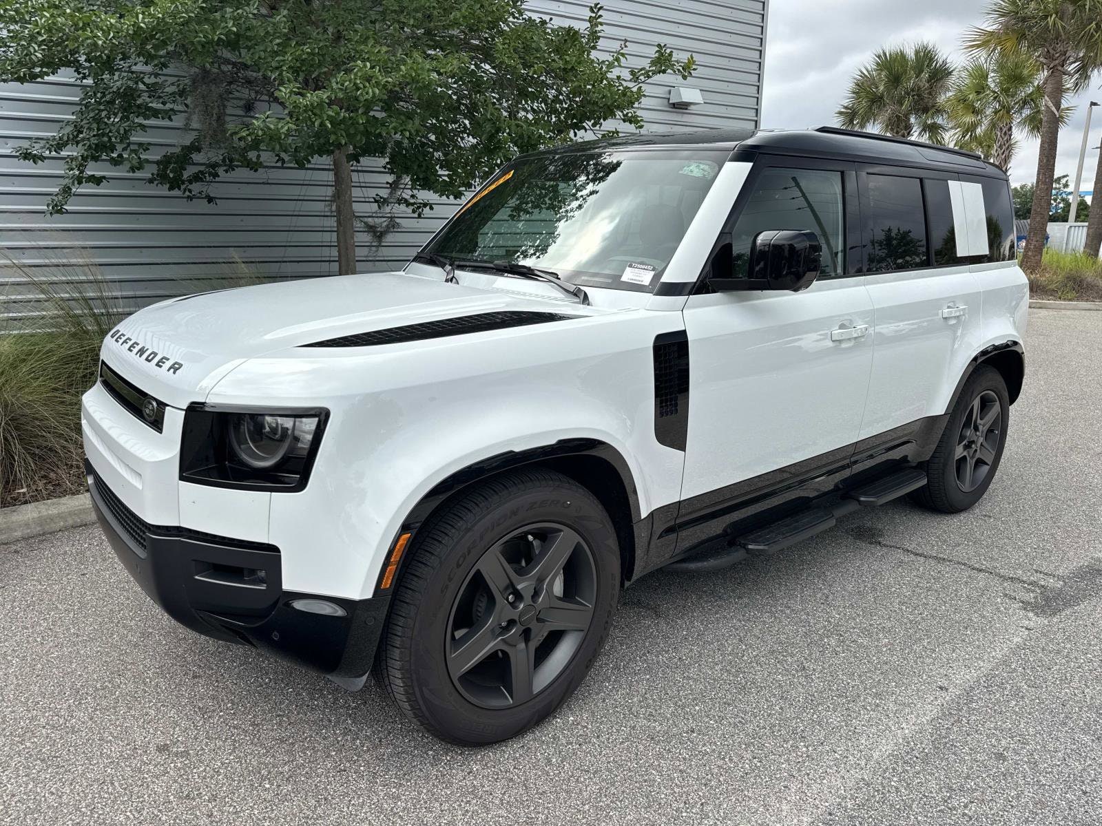 2026 Land Rover Defender 110 X-Dynamic SE P400's photo