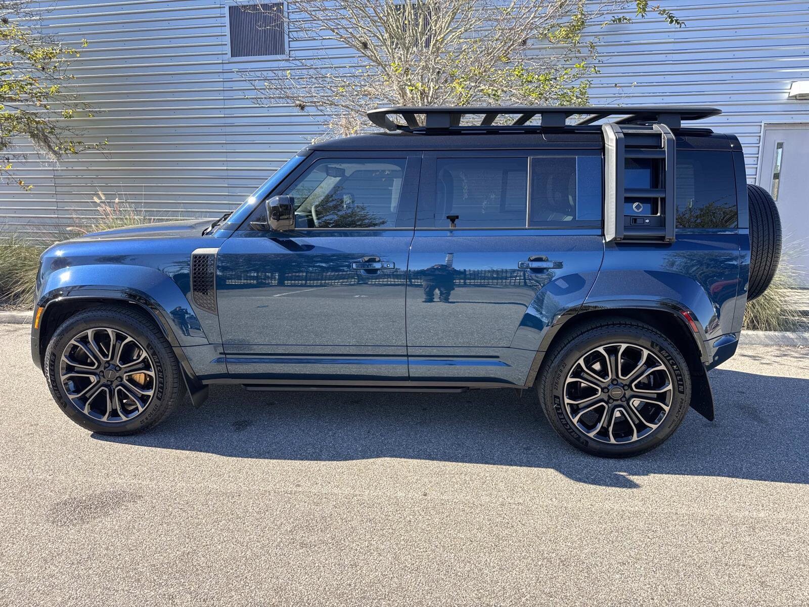 2026 Land Rover Defender 110 photo 2