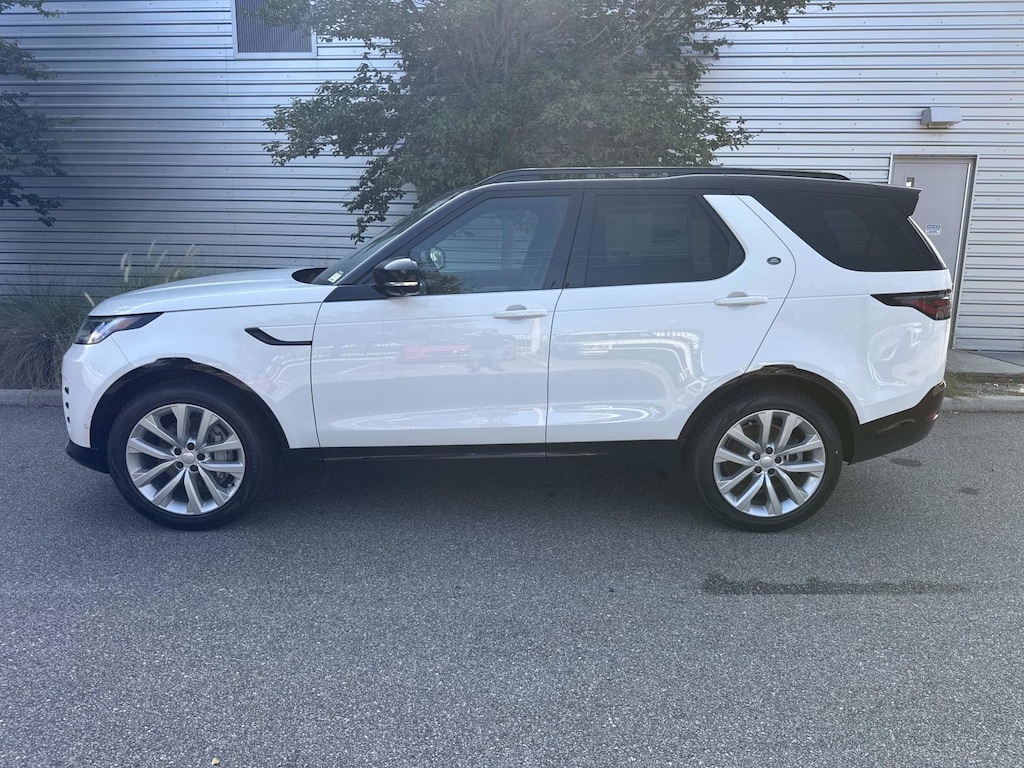 New 2026 Land Rover Discovery Dynamic SE SUV