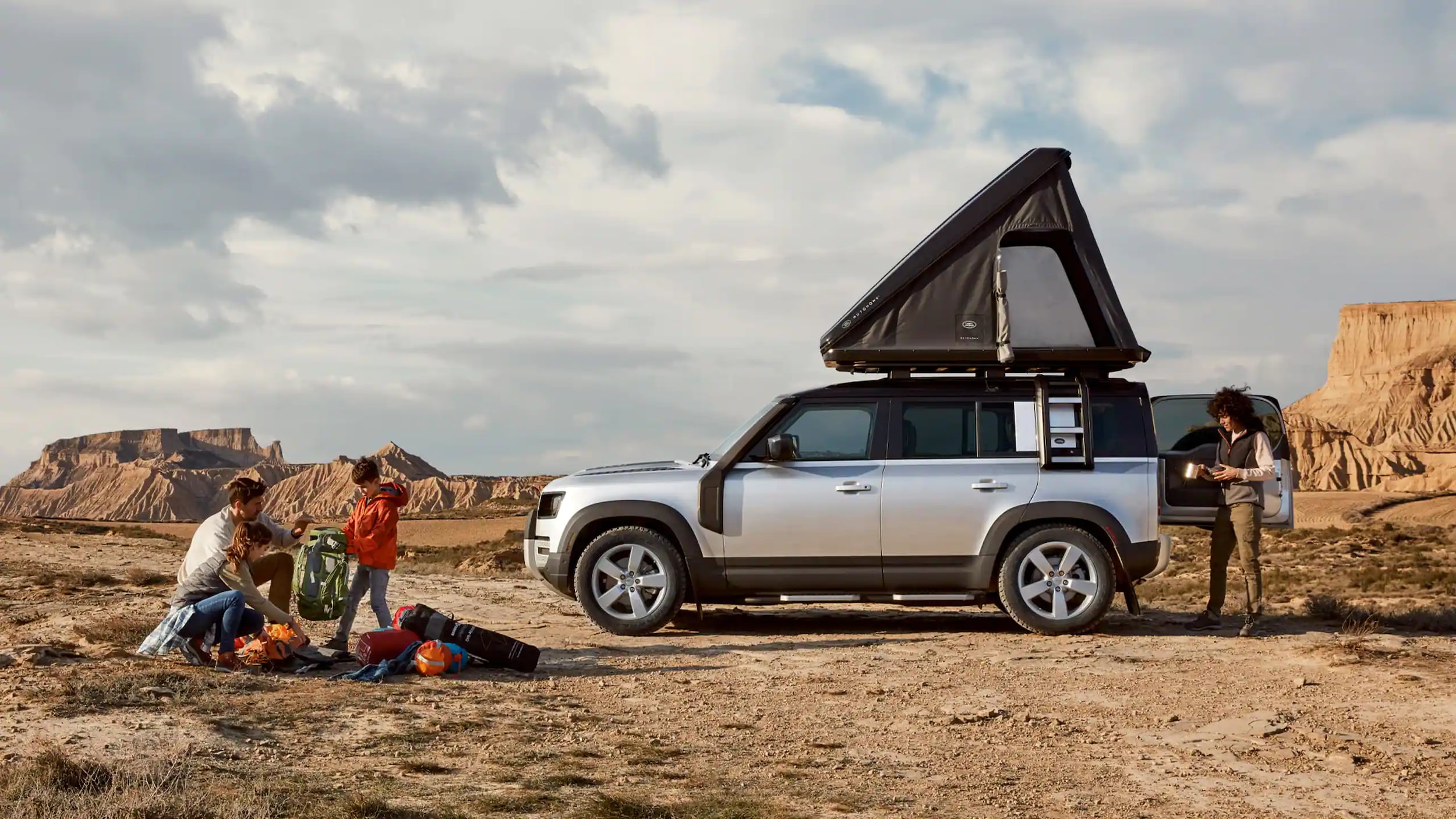 2023-land-rover-defender-fam-camp.png