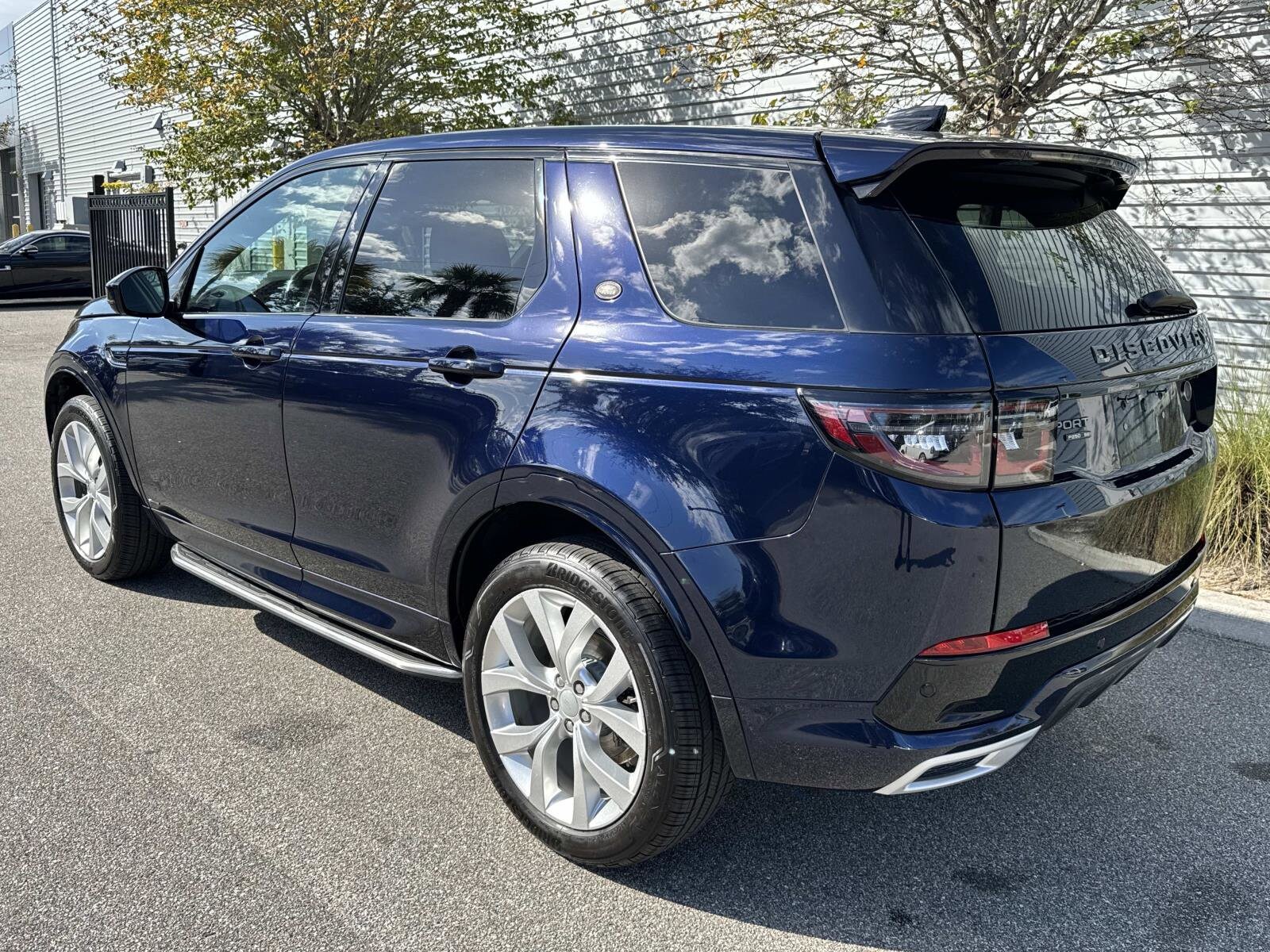 2020 Land Rover Discovery Sport SE R-Dynamic photo 3