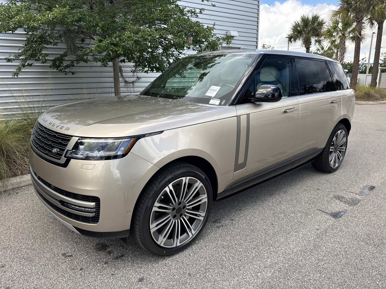 2026 Land Rover Range Rover 3.0 SE LWB 7's photo