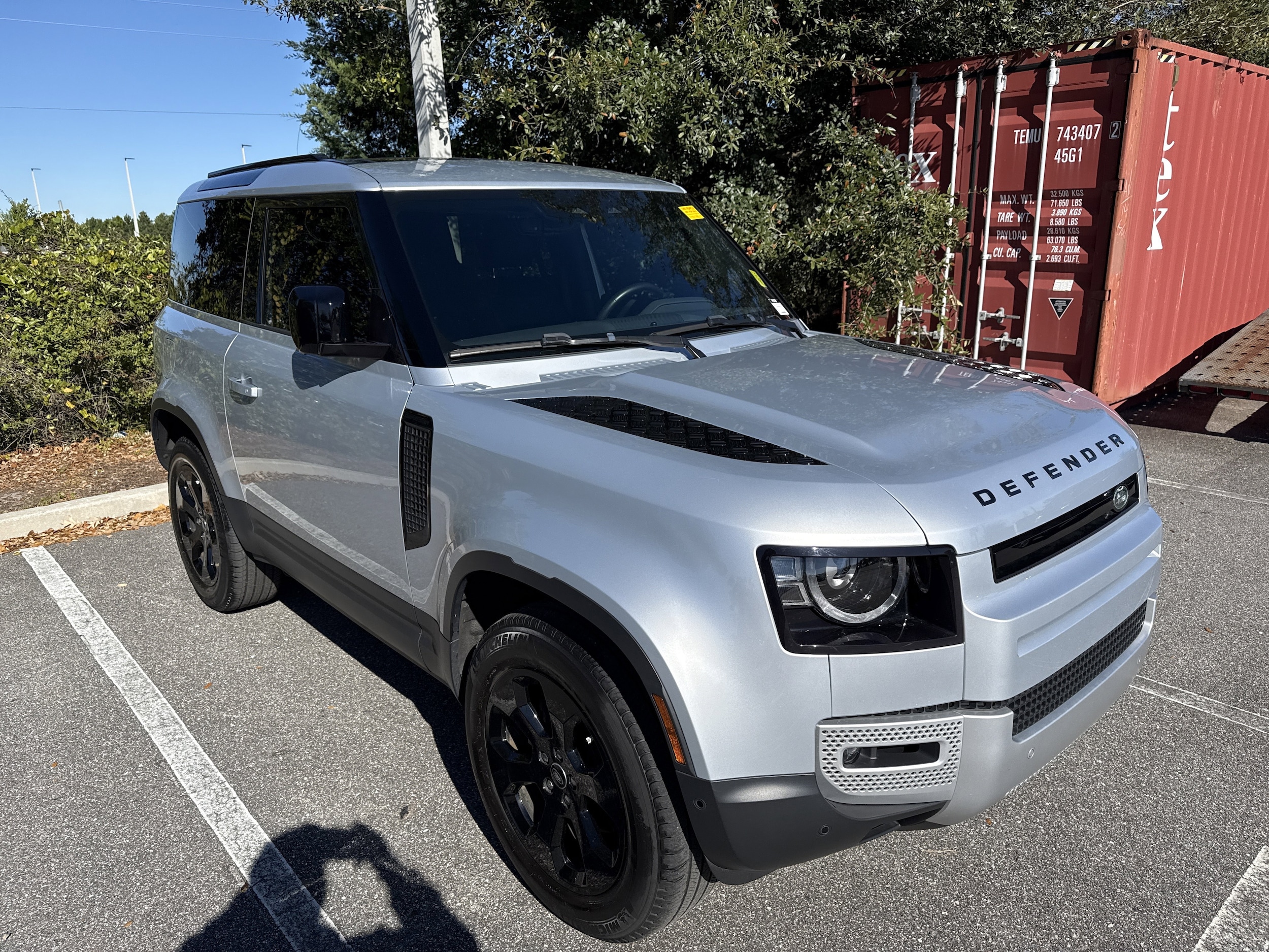 2023 Land Rover Defender S's photo