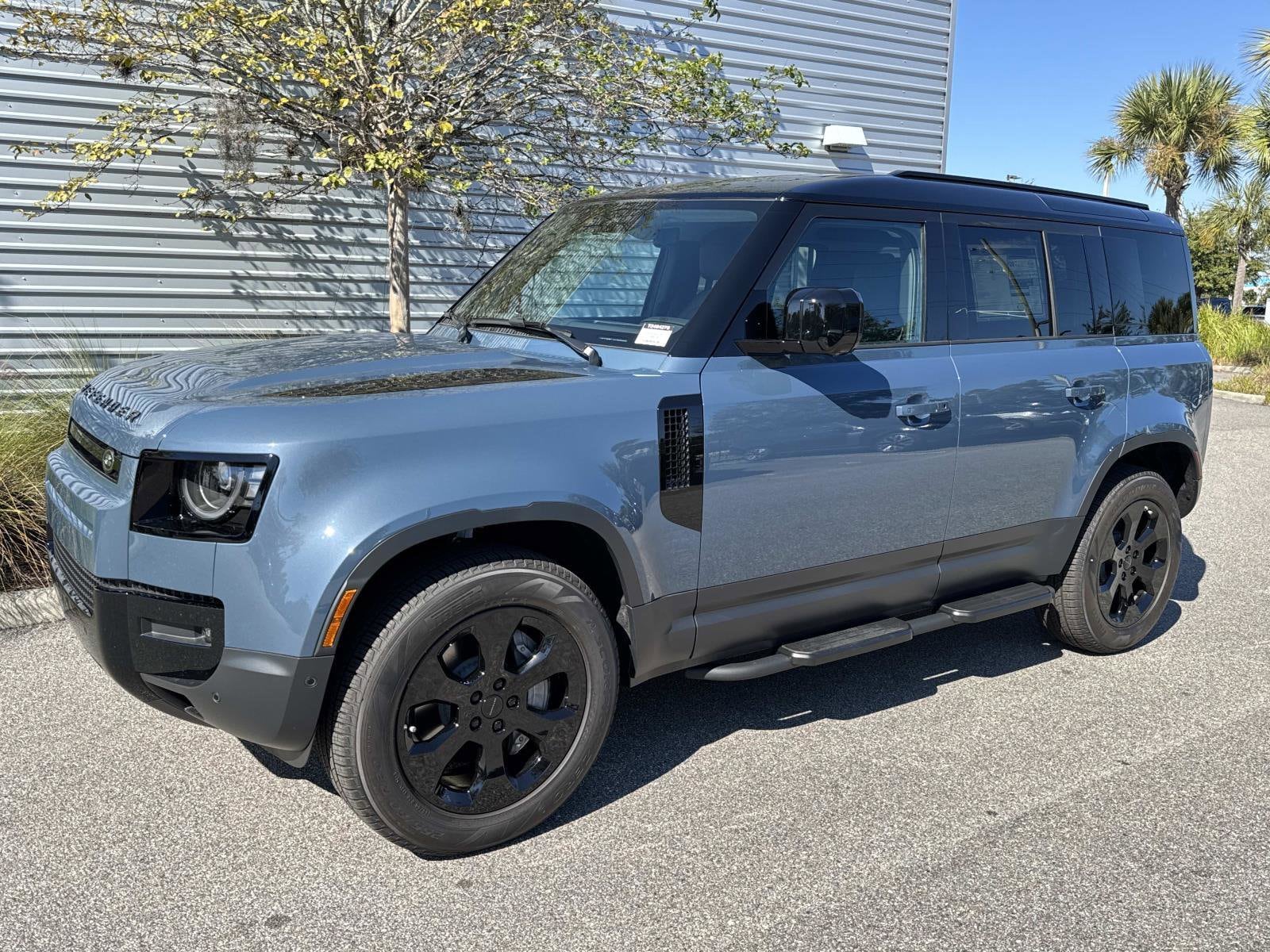 2026 Land Rover Defender S's photo