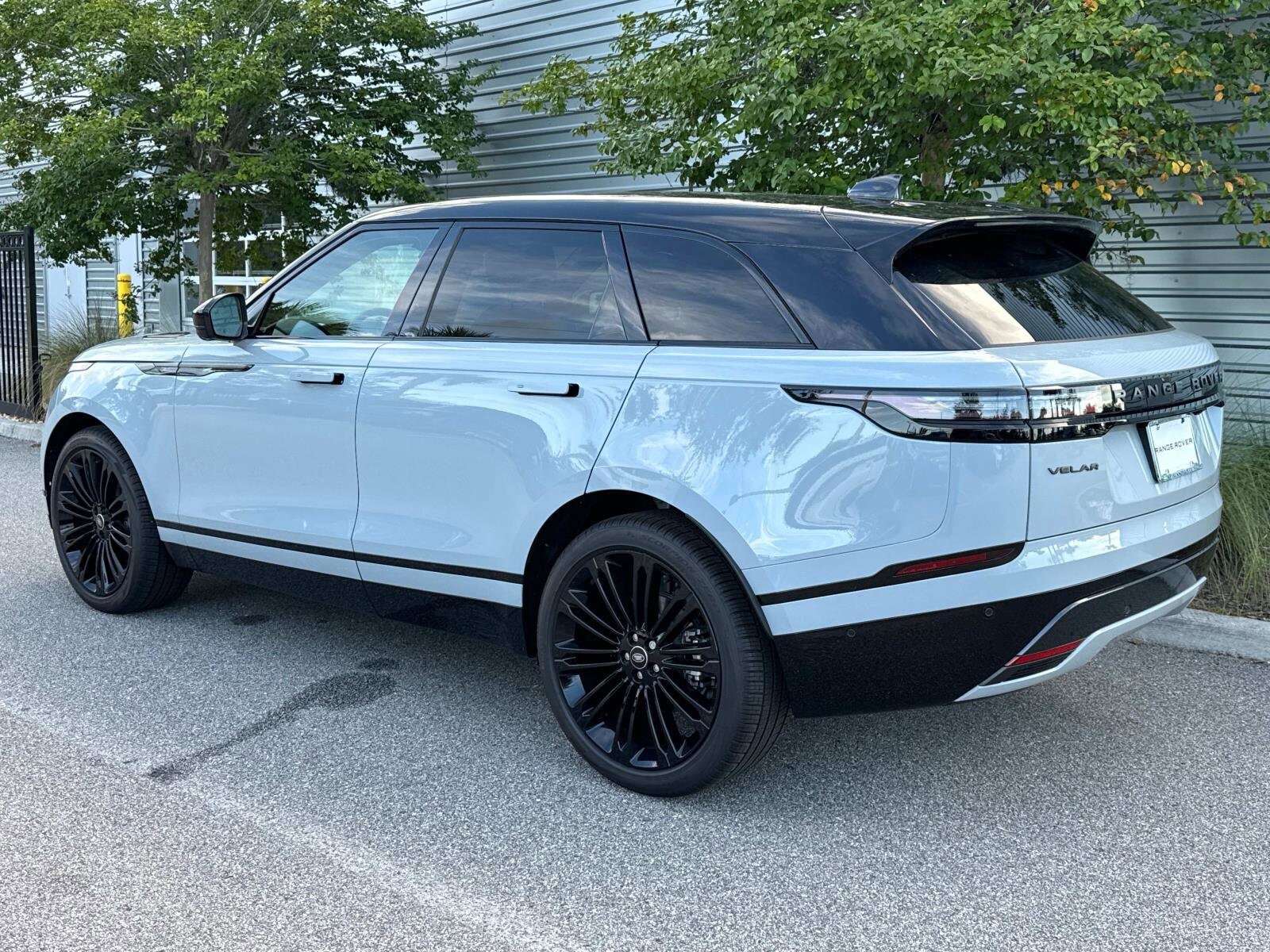 2026 Land Rover Range Rover Velar P250 Dynamic SE photo 3