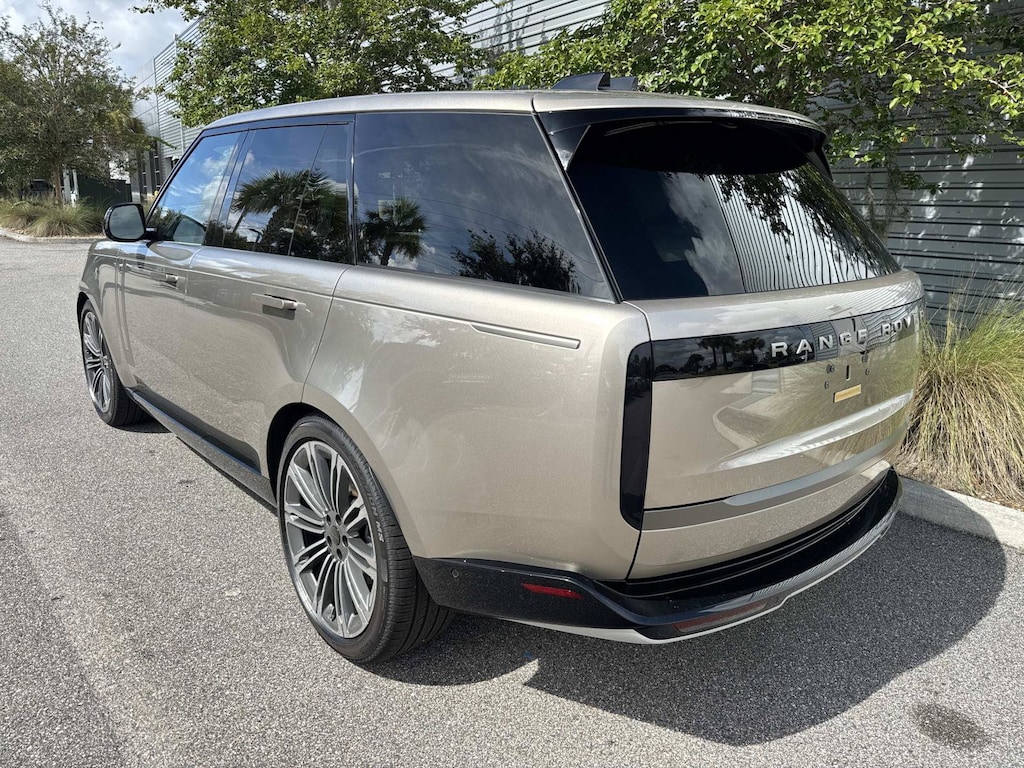 New 2026 Land Rover Range Rover SE SUV