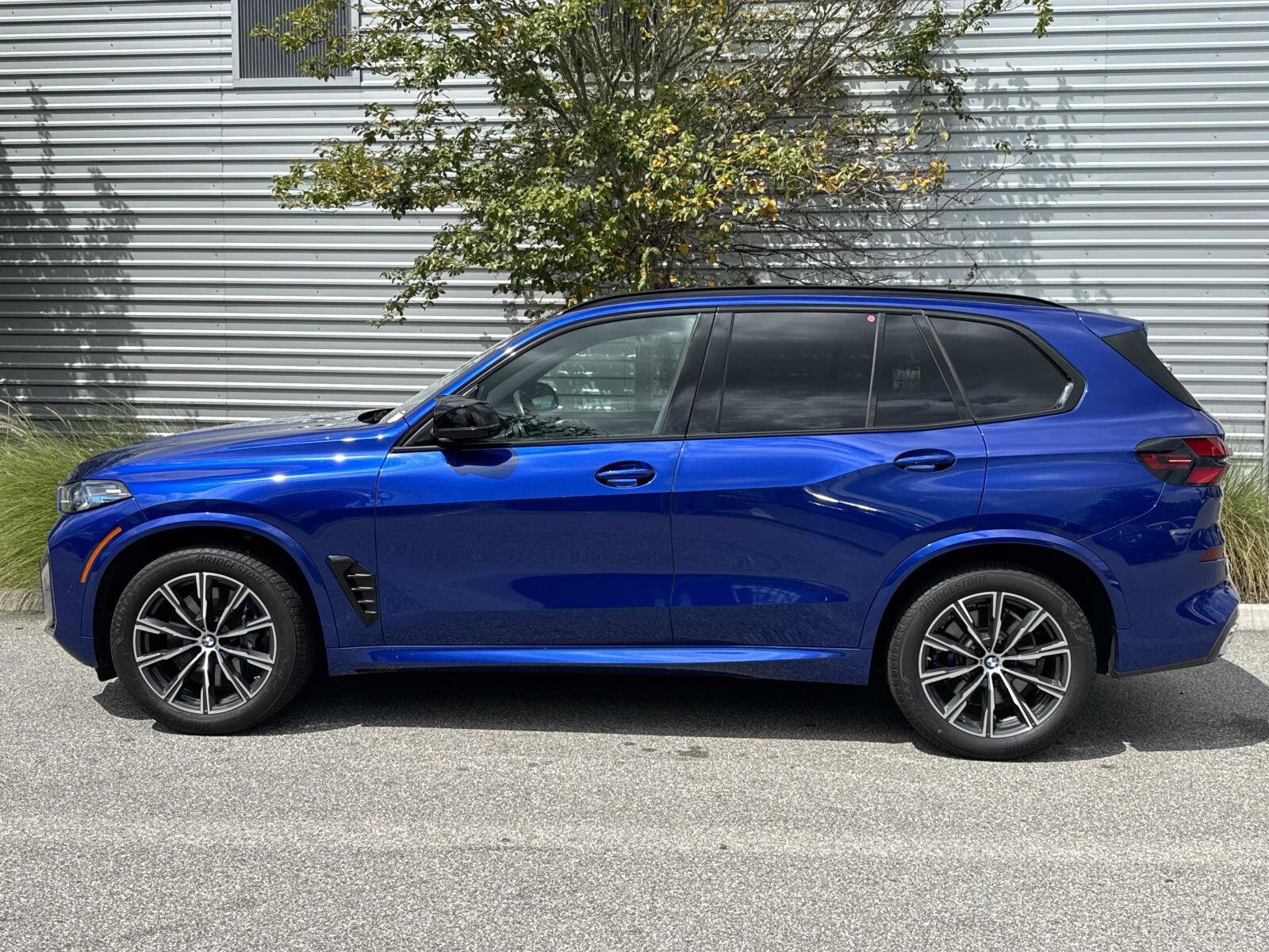 2025 Bmw X5 M60i photo 2