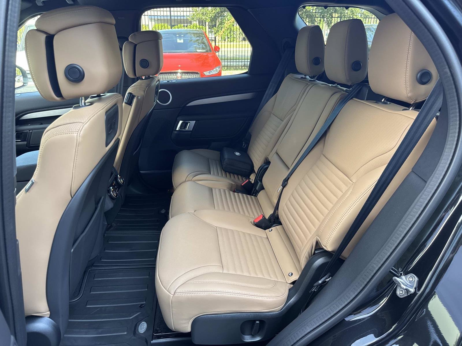 2026 Land Rover Discovery Dynamic SE - Photo 14