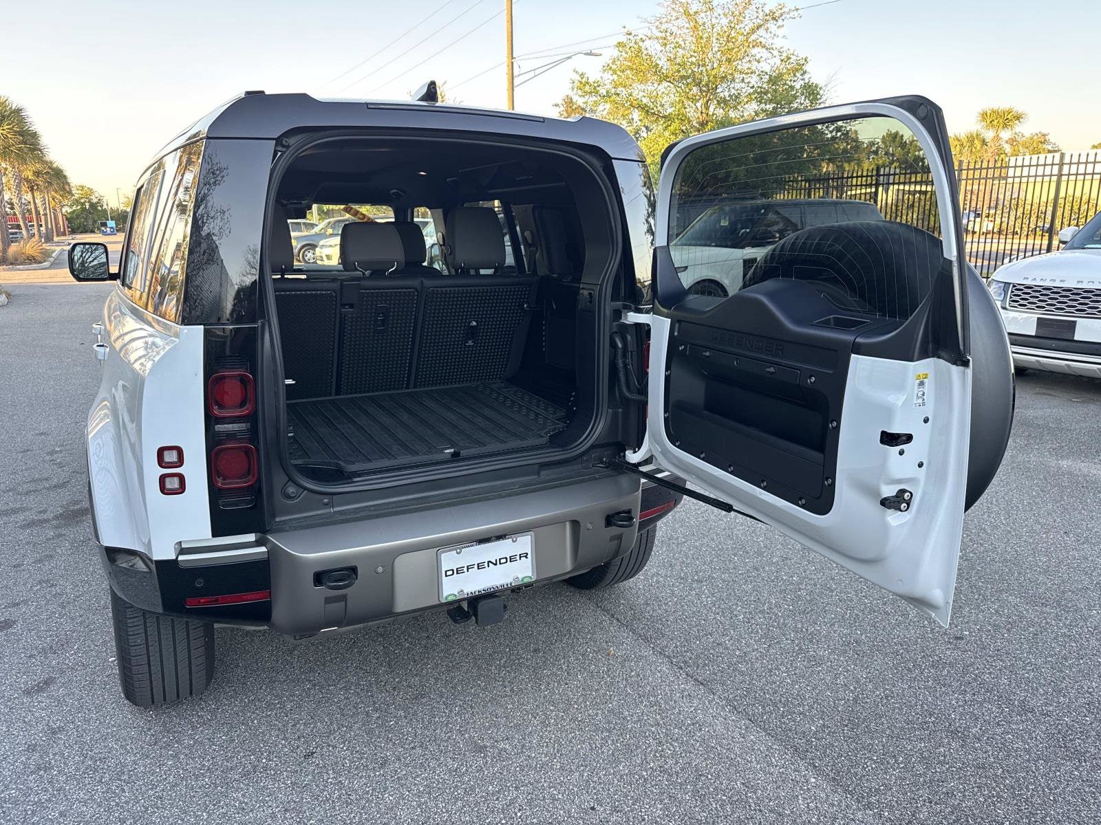 2025 Land Rover Defender X-Dynamic SE - Photo 11
