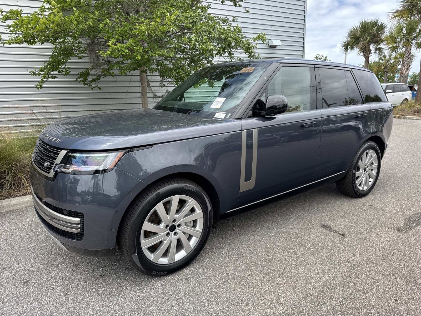2026 Land Rover Range Rover 3.0 PHEV SE SWB's photo