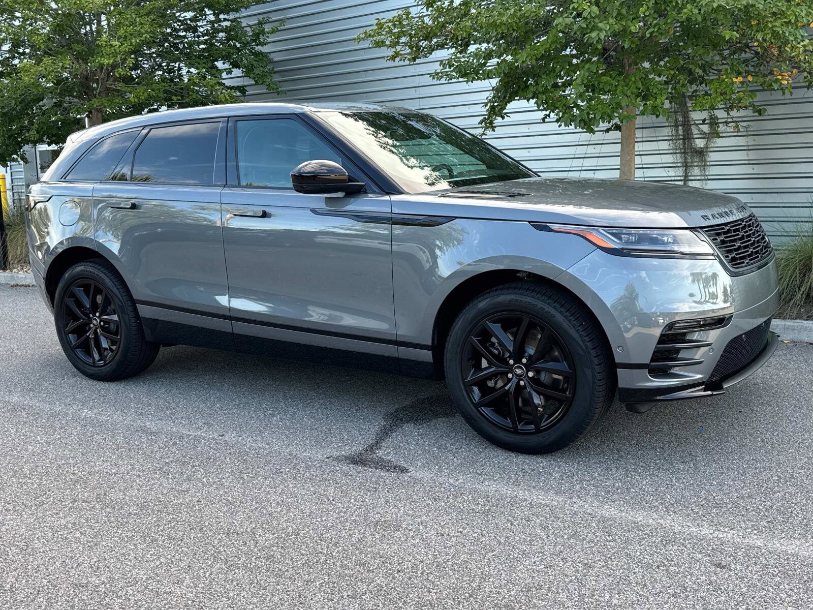 2026 Land Rover Range Rover Velar P250 Dynamic SE photo 2