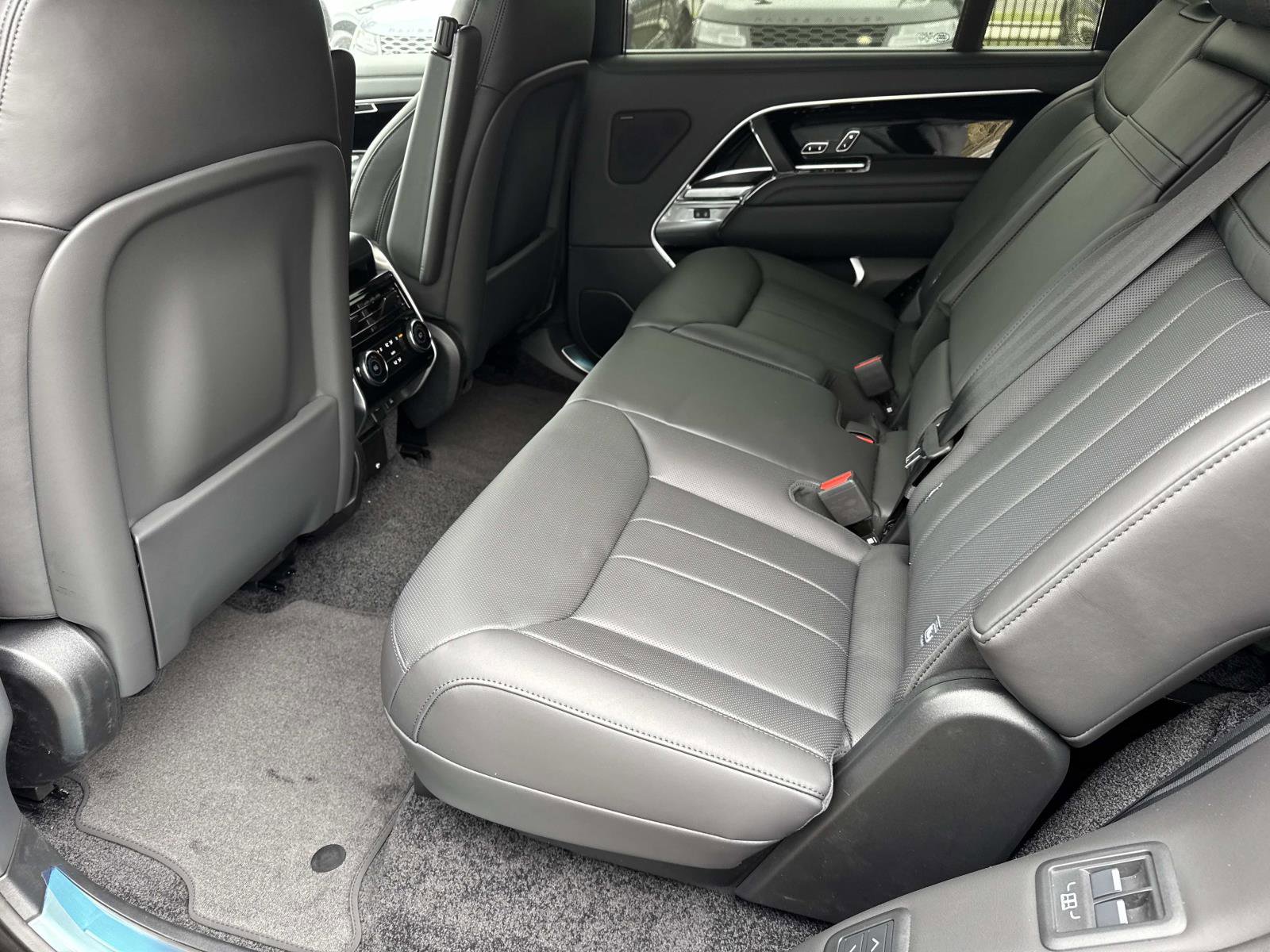 2026 Land Rover Range Rover SE - Photo 15