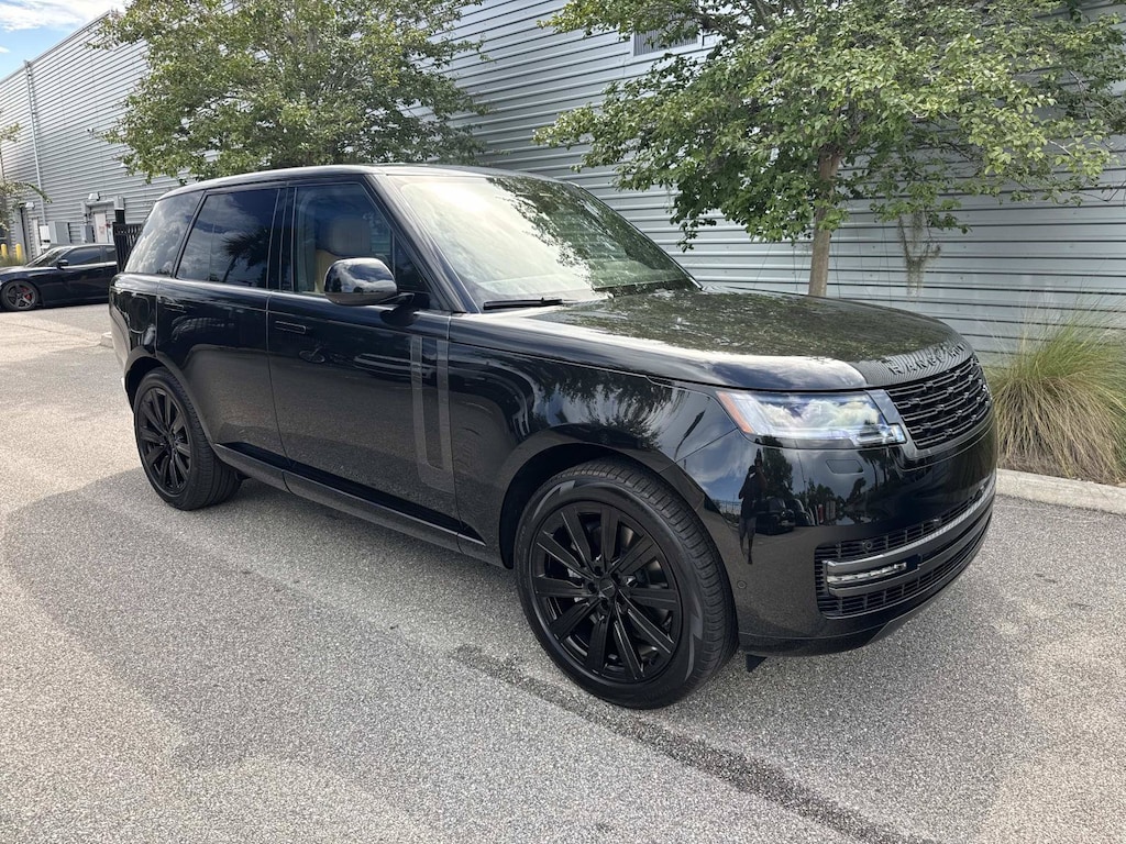New 2026 Land Rover Range Rover SE SUV