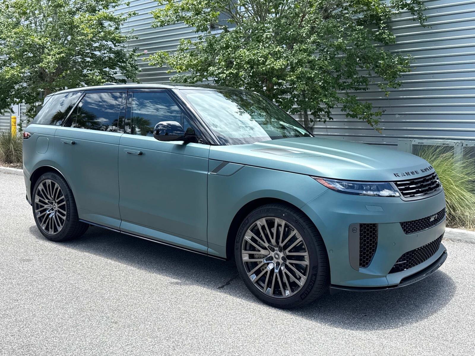 2025 Land Rover Range Rover Sport photo 4