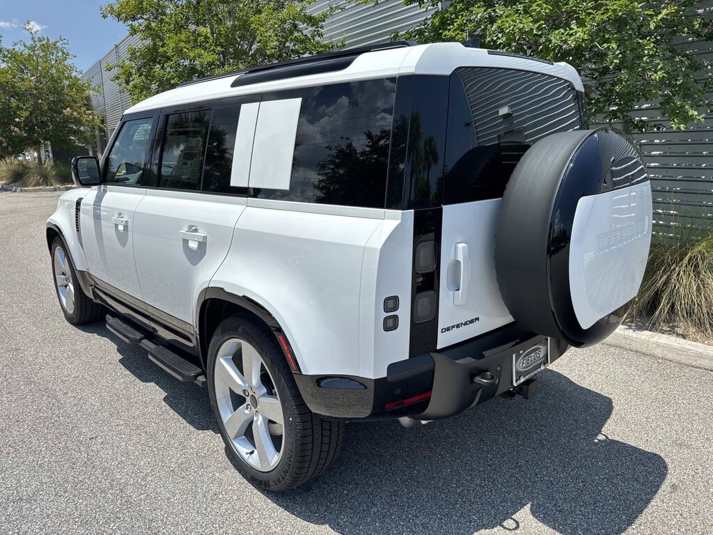 New 2026 Land Rover Defender 110 X-Dynamic SE SUV