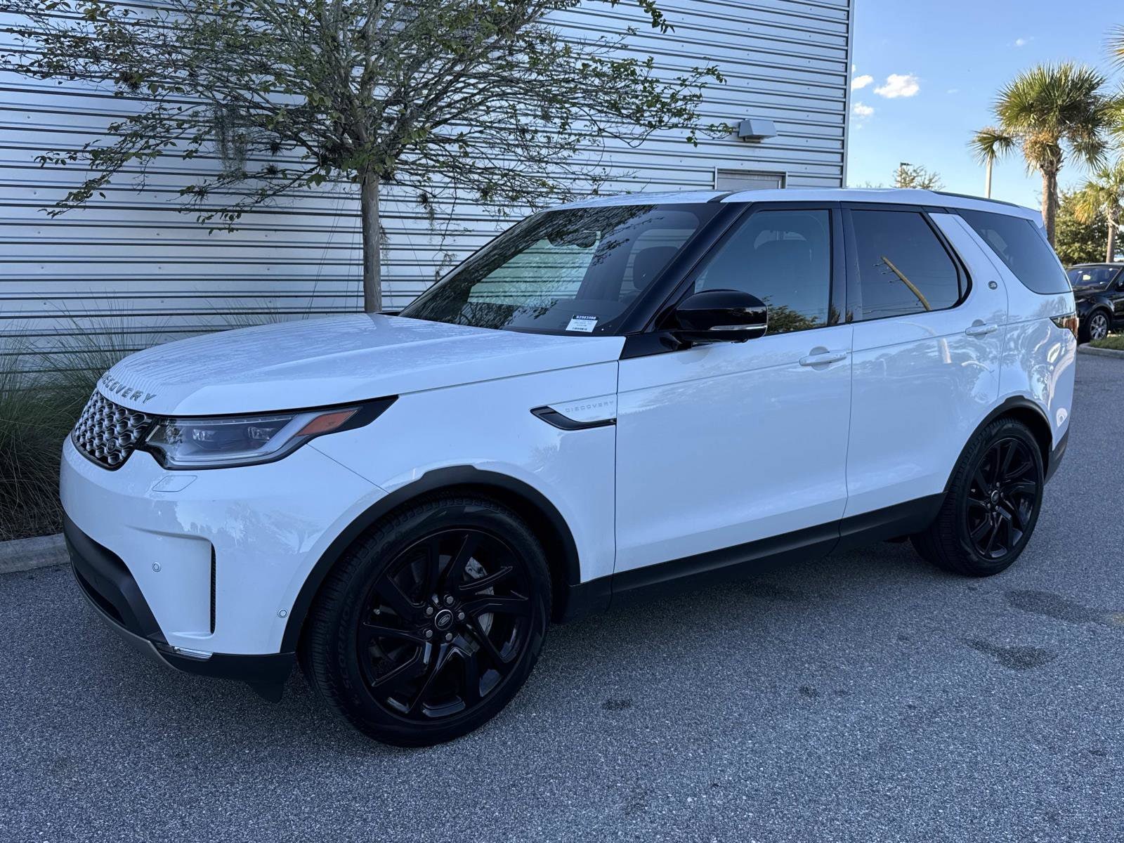 2025 Land Rover Discovery S's photo