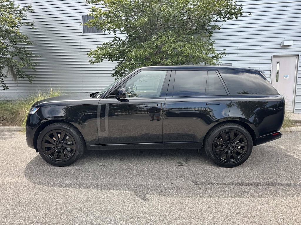 New 2026 Land Rover Range Rover SE SUV