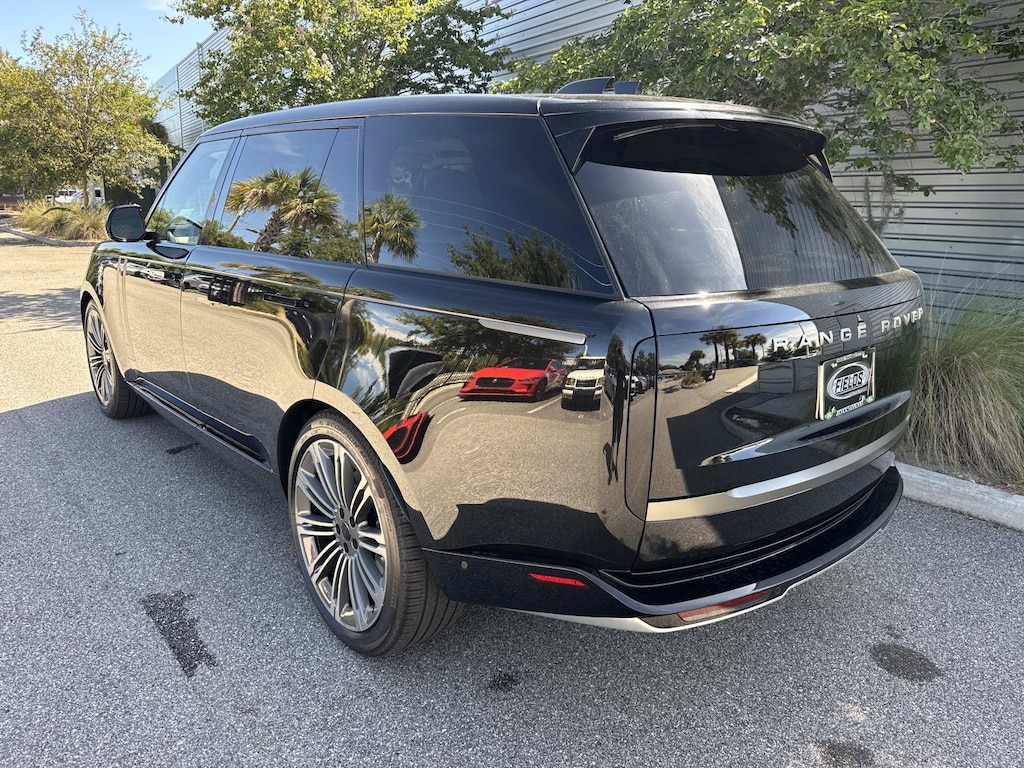 New 2026 Land Rover Range Rover SE LWB 7-Seats / V8 SUV
