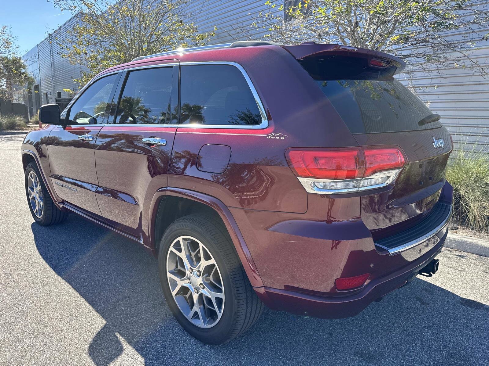 2021 Jeep Grand Cherokee Overland photo 3