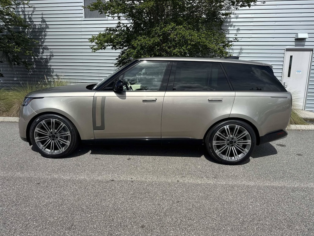 New 2026 Land Rover Range Rover SE SUV