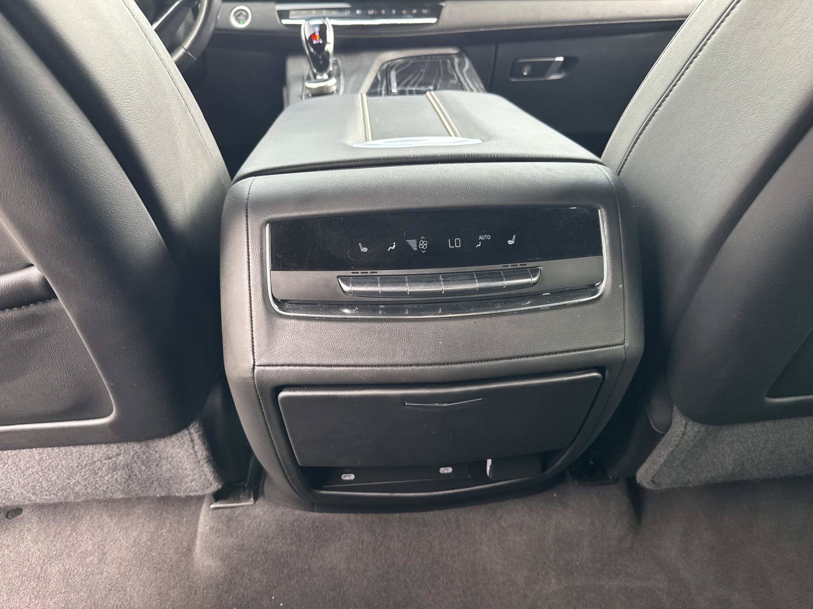 2024 Cadillac Escalade Sport - Photo 18