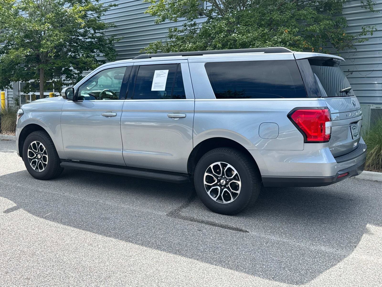 2024 Ford Expedition MAX XLT photo 3