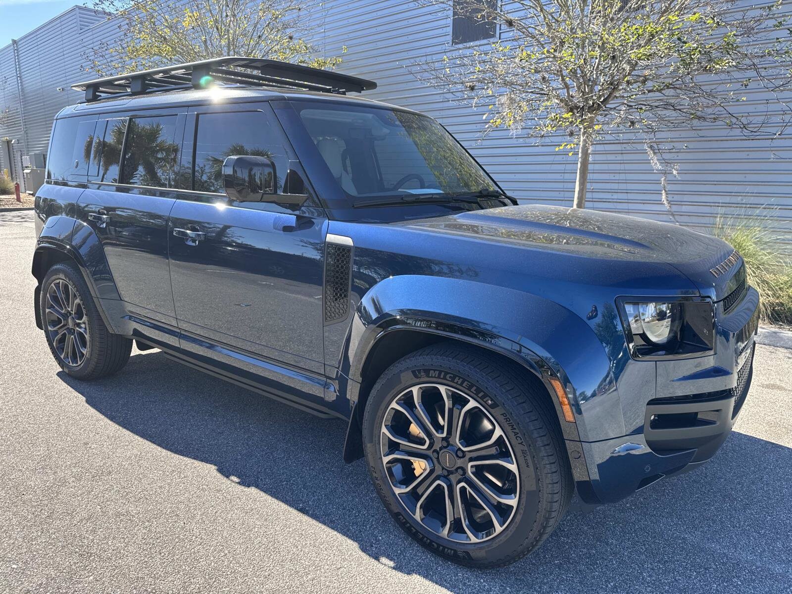 2026 Land Rover Defender 110 photo 4