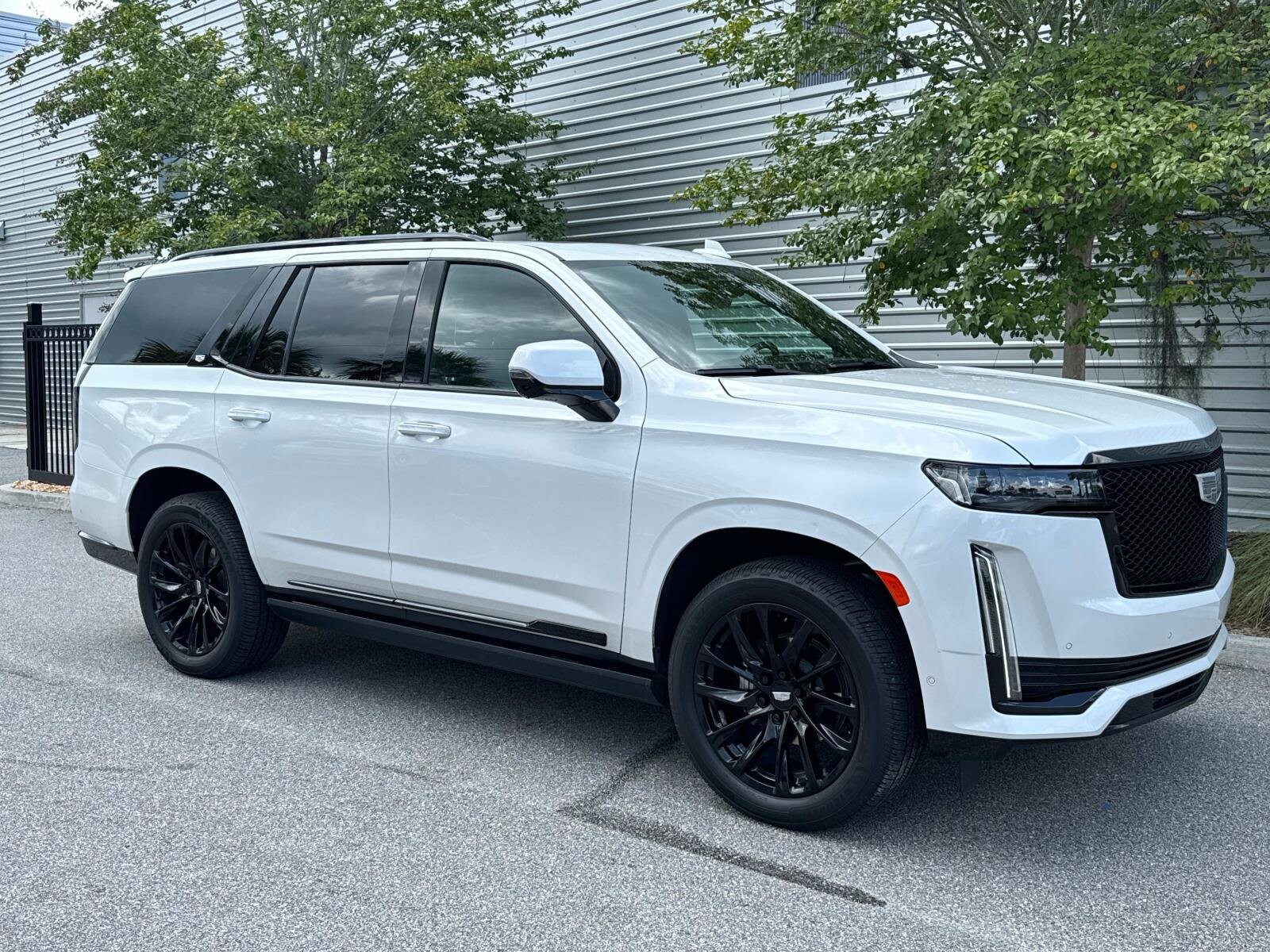 2023 Cadillac Escalade Sport photo 4