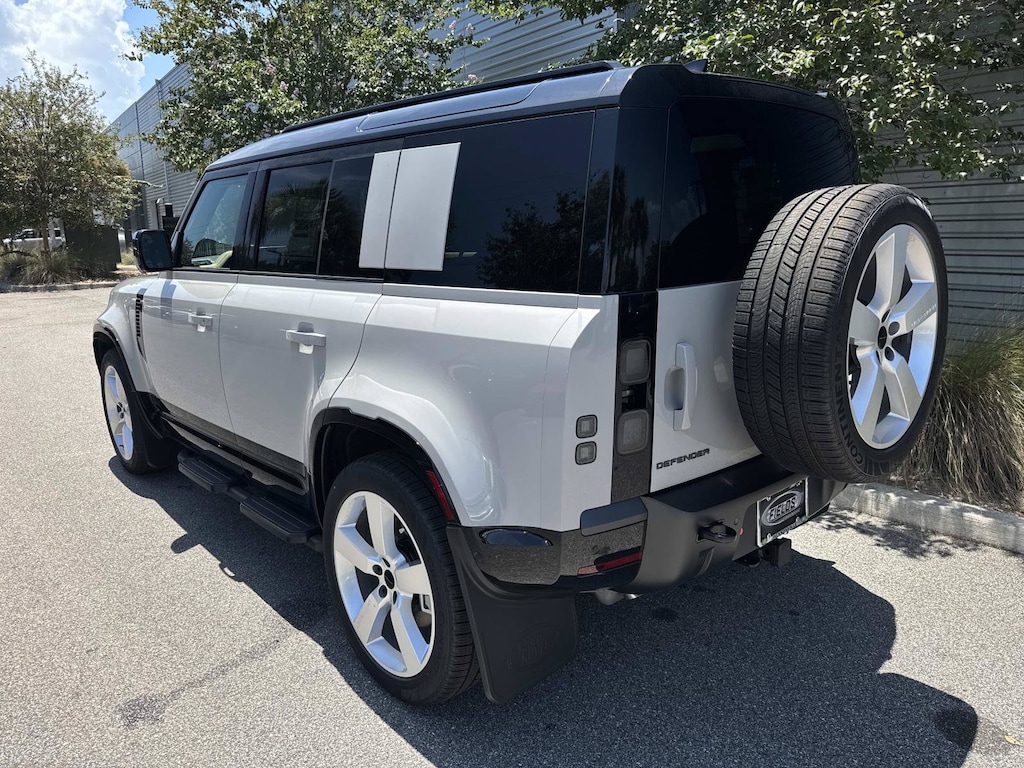New 2026 Land Rover Defender 110 X-Dynamic SE SUV