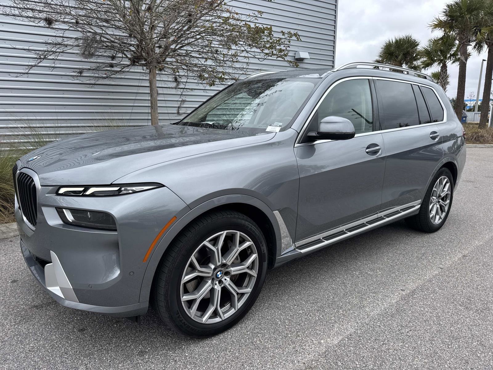 2025 BMW X7 40i's photo