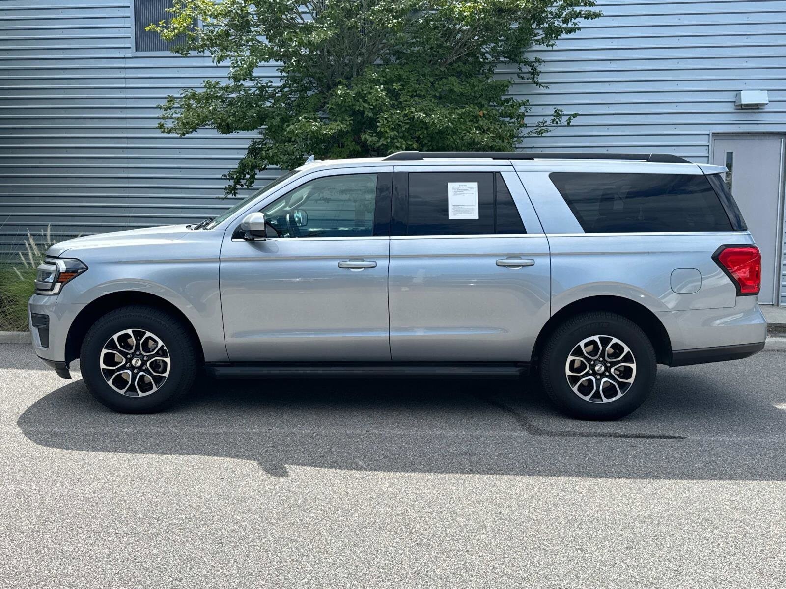 2024 Ford Expedition MAX XLT photo 2