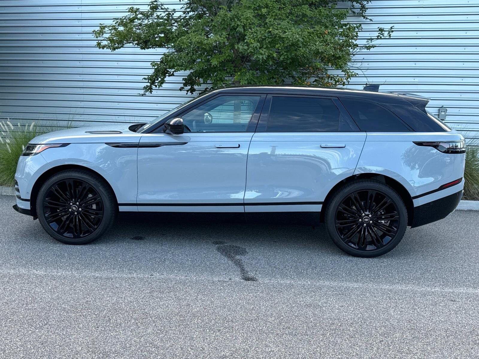 2026 Land Rover Range Rover Velar P250 Dynamic SE photo 2