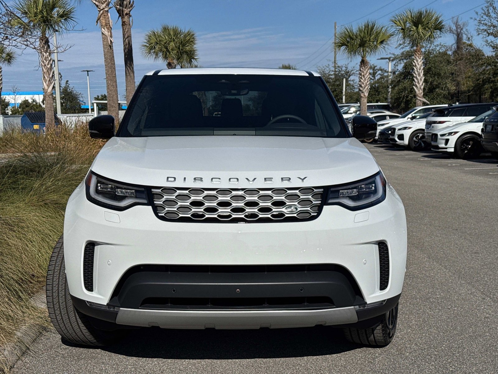 2025 Land Rover Discovery P300 S photo 2