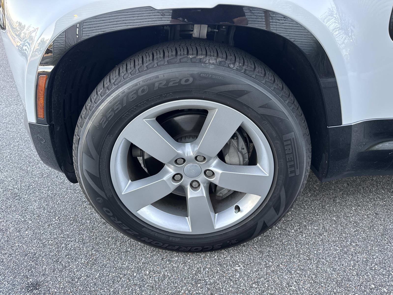 2025 Land Rover Defender X-Dynamic SE - Photo 10