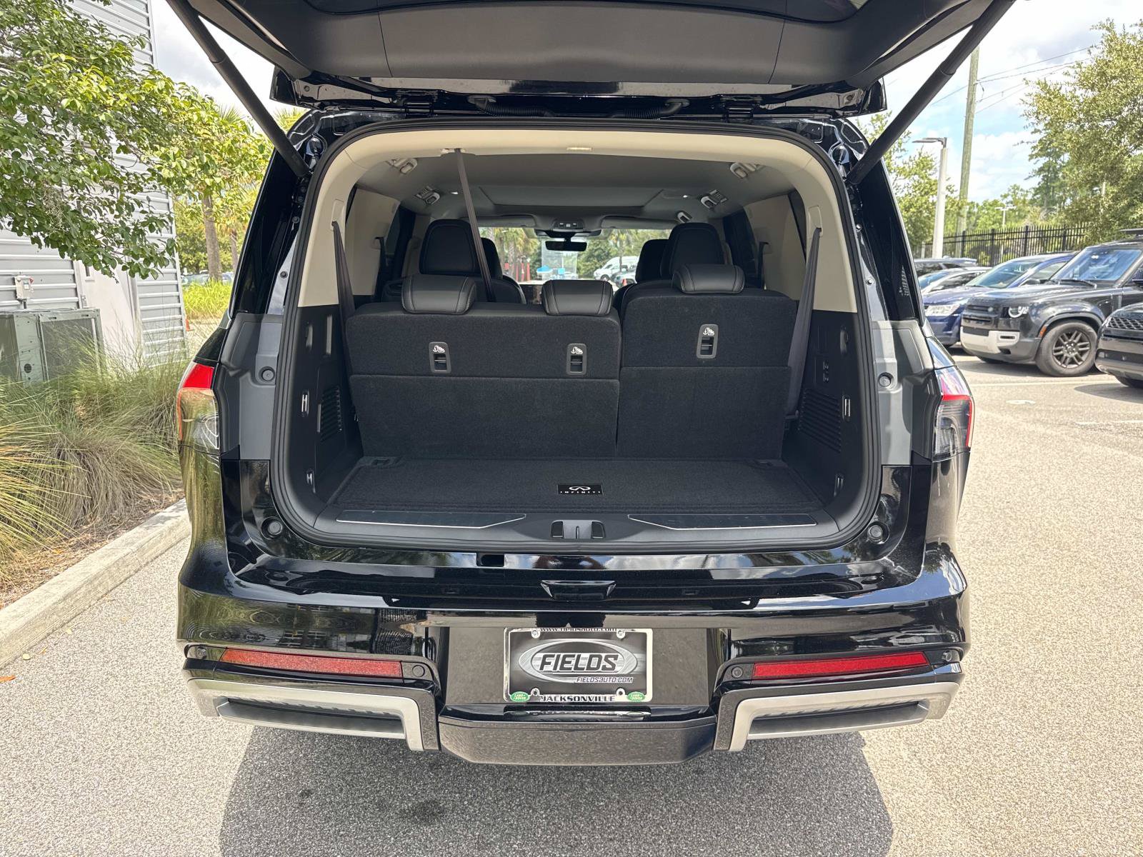 2026 INFINITI QX80 10