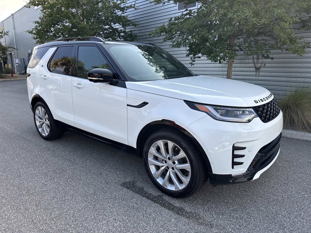 New 2026 Land Rover Discovery Dynamic SE SUV