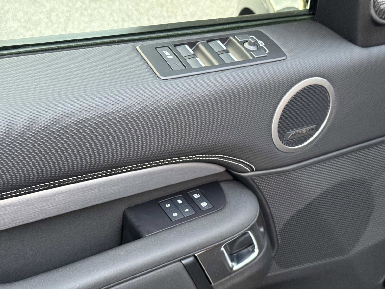 2025 Land Rover Discovery Dynamic SE - Photo 20