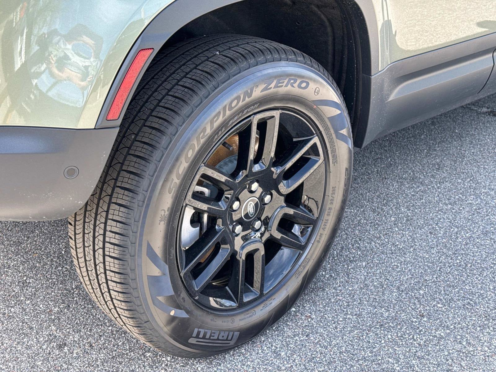 2025 Land Rover Defender X-Dynamic SE - Photo 6