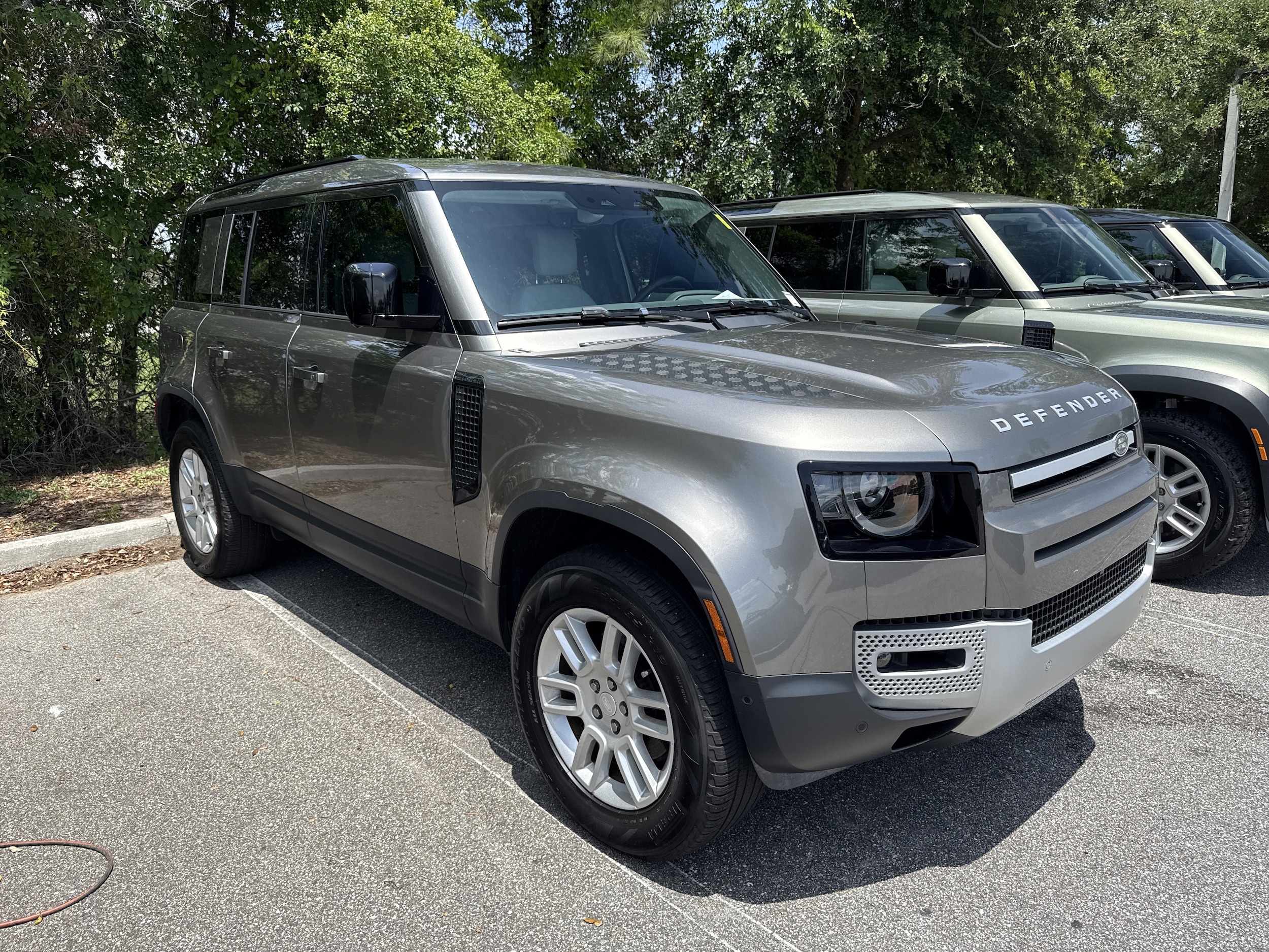 2025 Land Rover Defender 110 S P300's photo