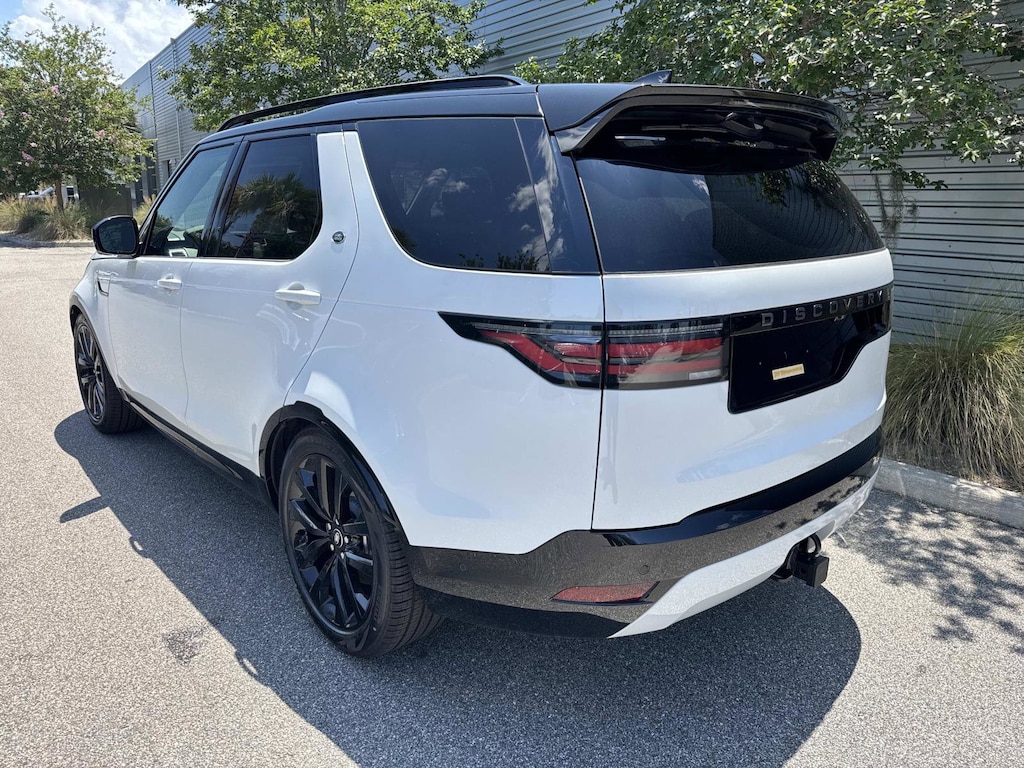 New 2026 Land Rover Discovery Dynamic SE SUV