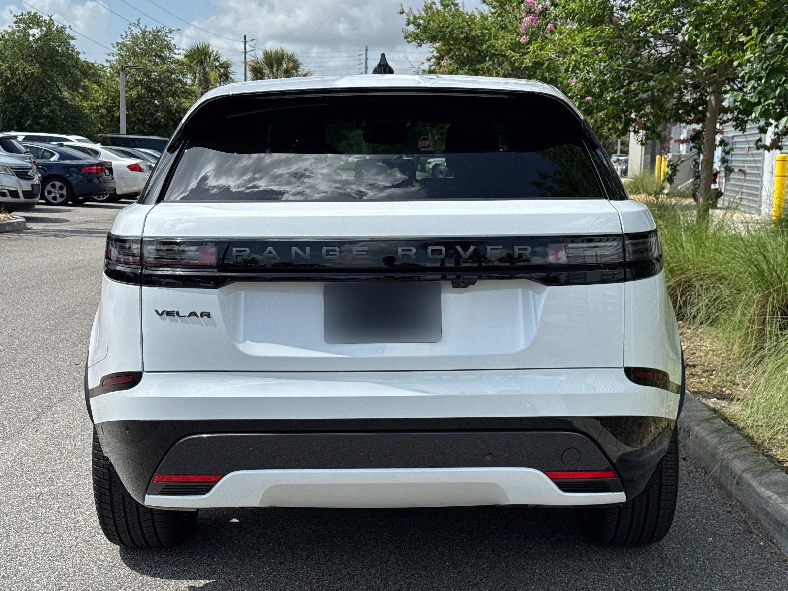 2026 Land Rover Range Rover Velar SE photo 3