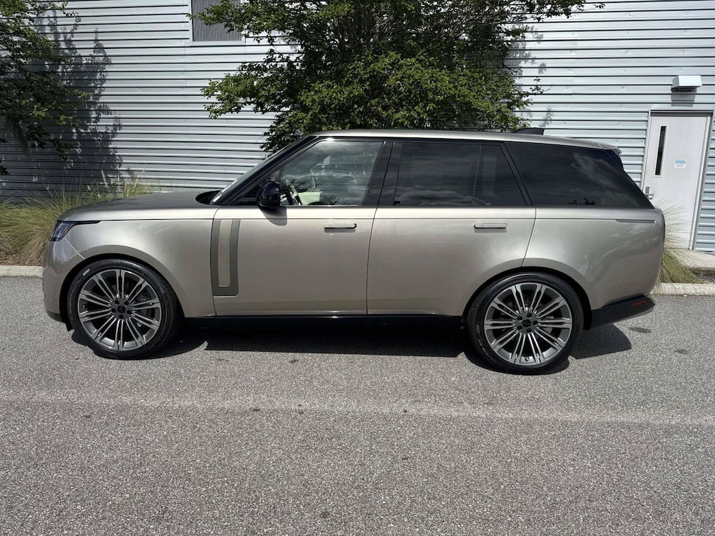 New 2026 Land Rover Range Rover SE 7 Seats SUV