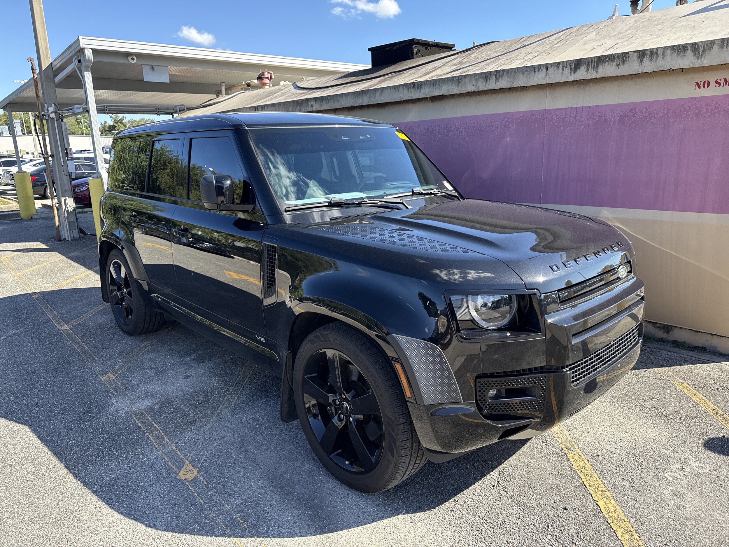 2024 Land Rover Defender V8 110 photo 2