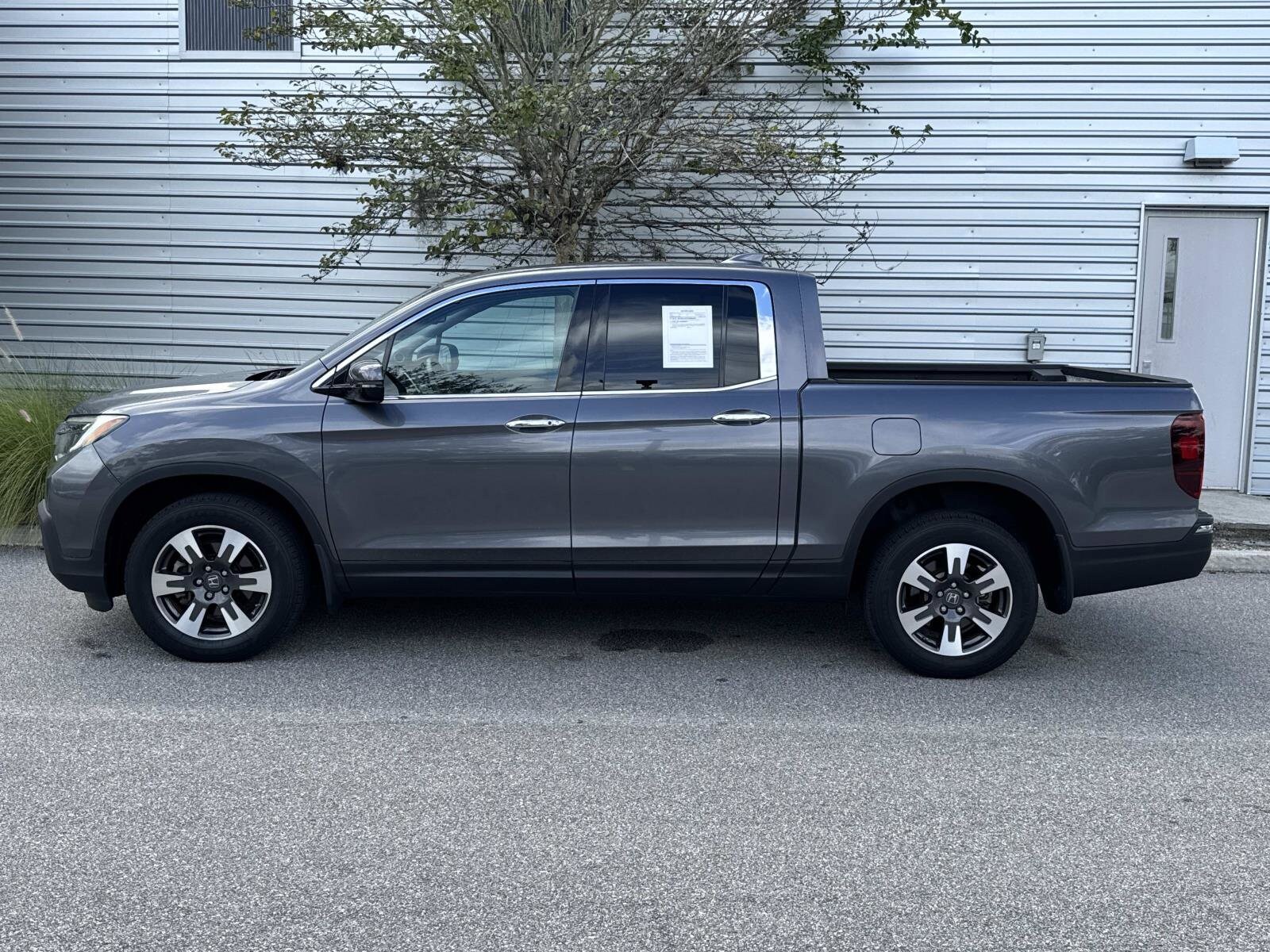 2019 Honda Ridgeline RTL-E photo 2