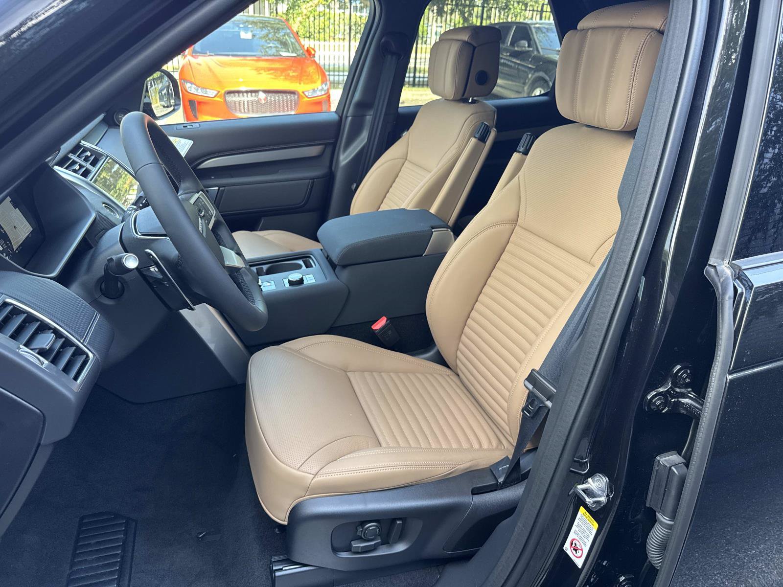 2026 Land Rover Discovery Dynamic SE - Photo 22