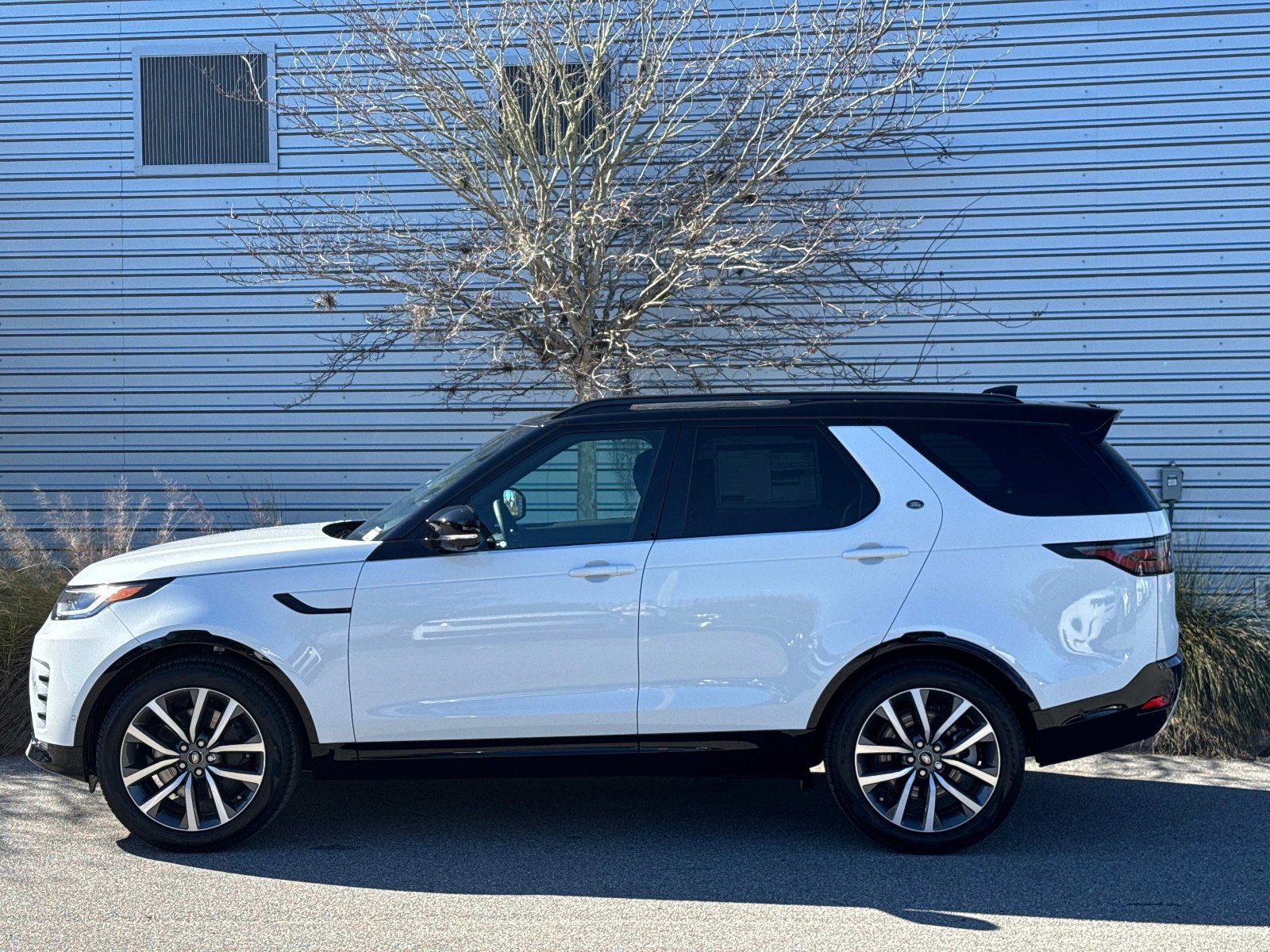 2025 Land Rover Discovery SE photo 4