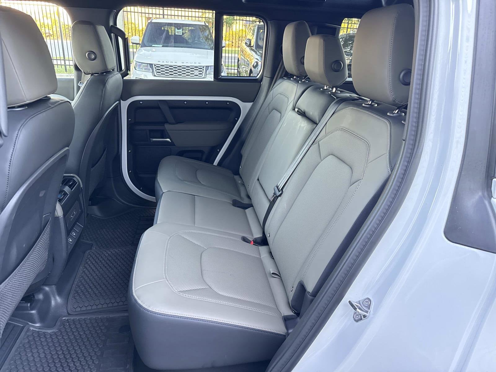 2025 Land Rover Defender X-Dynamic SE - Photo 13