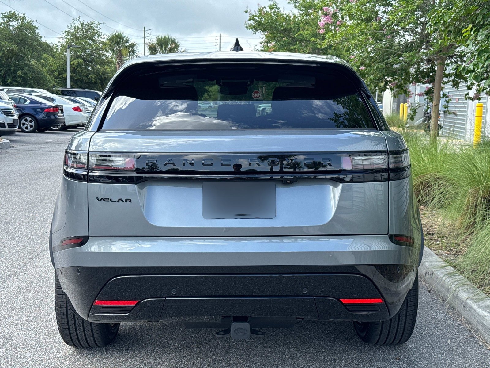 2026 Land Rover Range Rover Velar SE photo 3