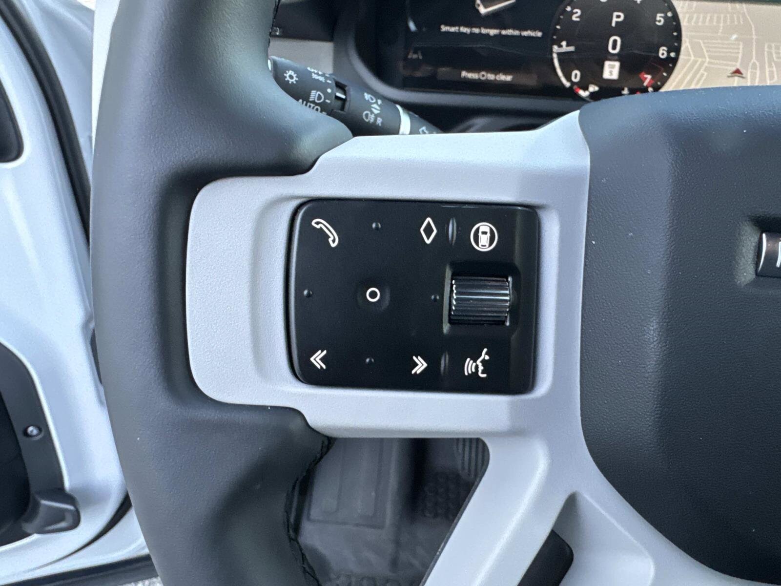 2025 Land Rover Defender X-Dynamic SE - Photo 31